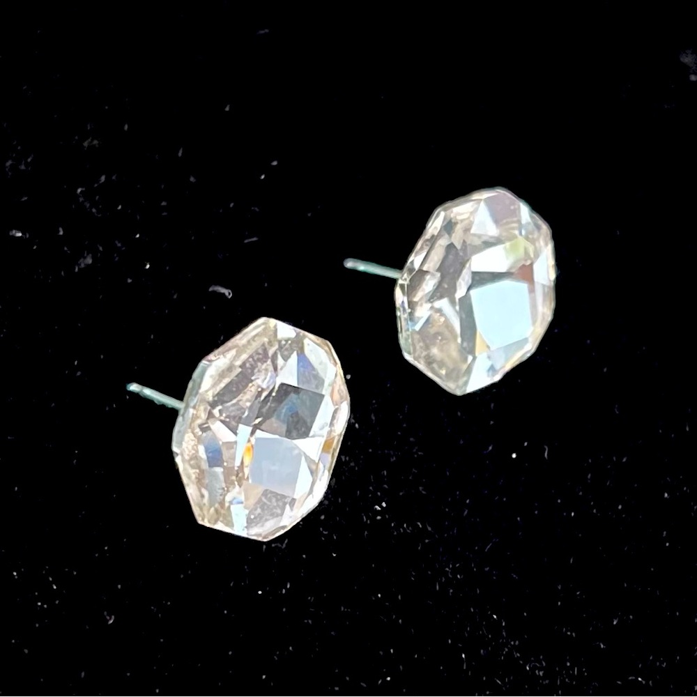 Crystal stone earrings